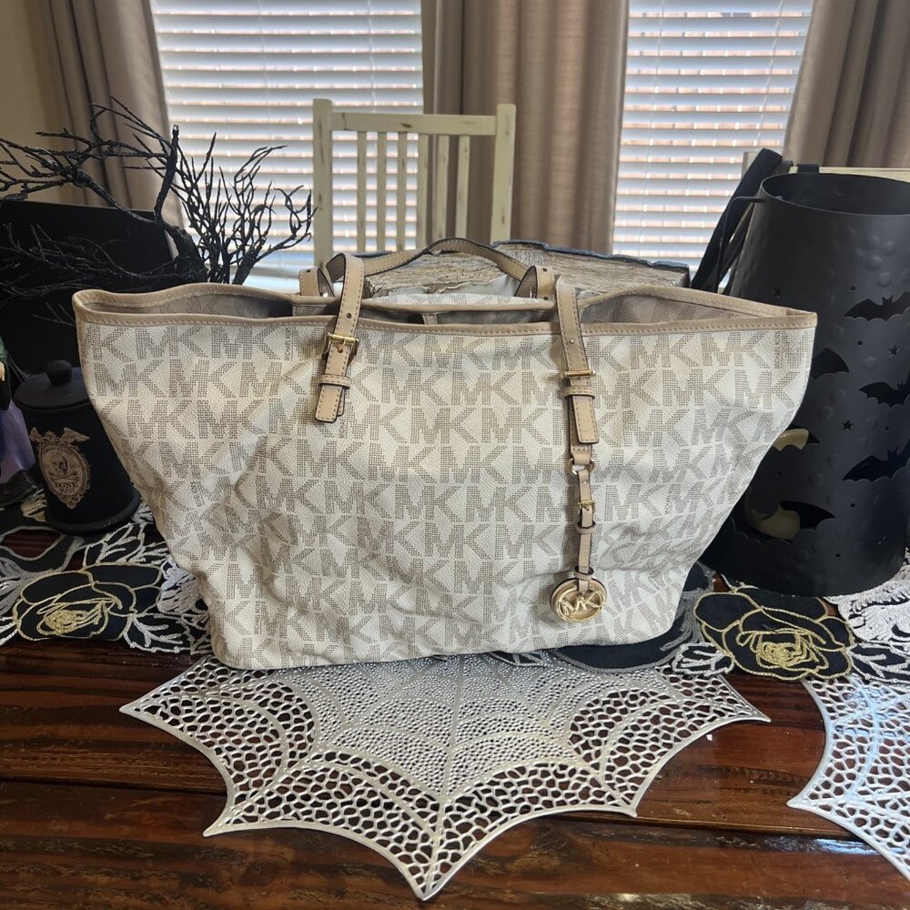 Michael Kors Classic Jet Set Travel Tote - Cream Signature Tote Shoulder Bag